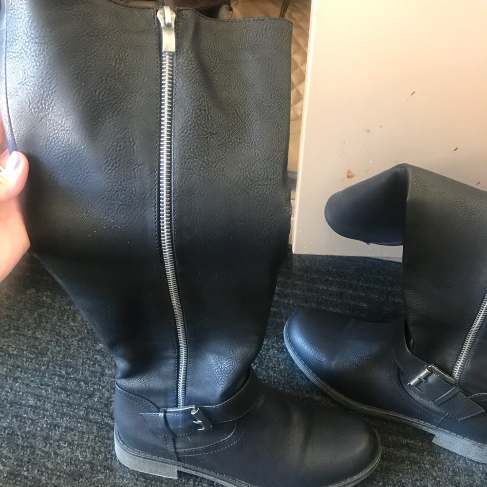 Knee boots